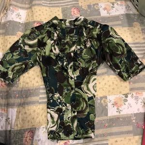 Button down soft & satiny blouse 💚 Like New 💚